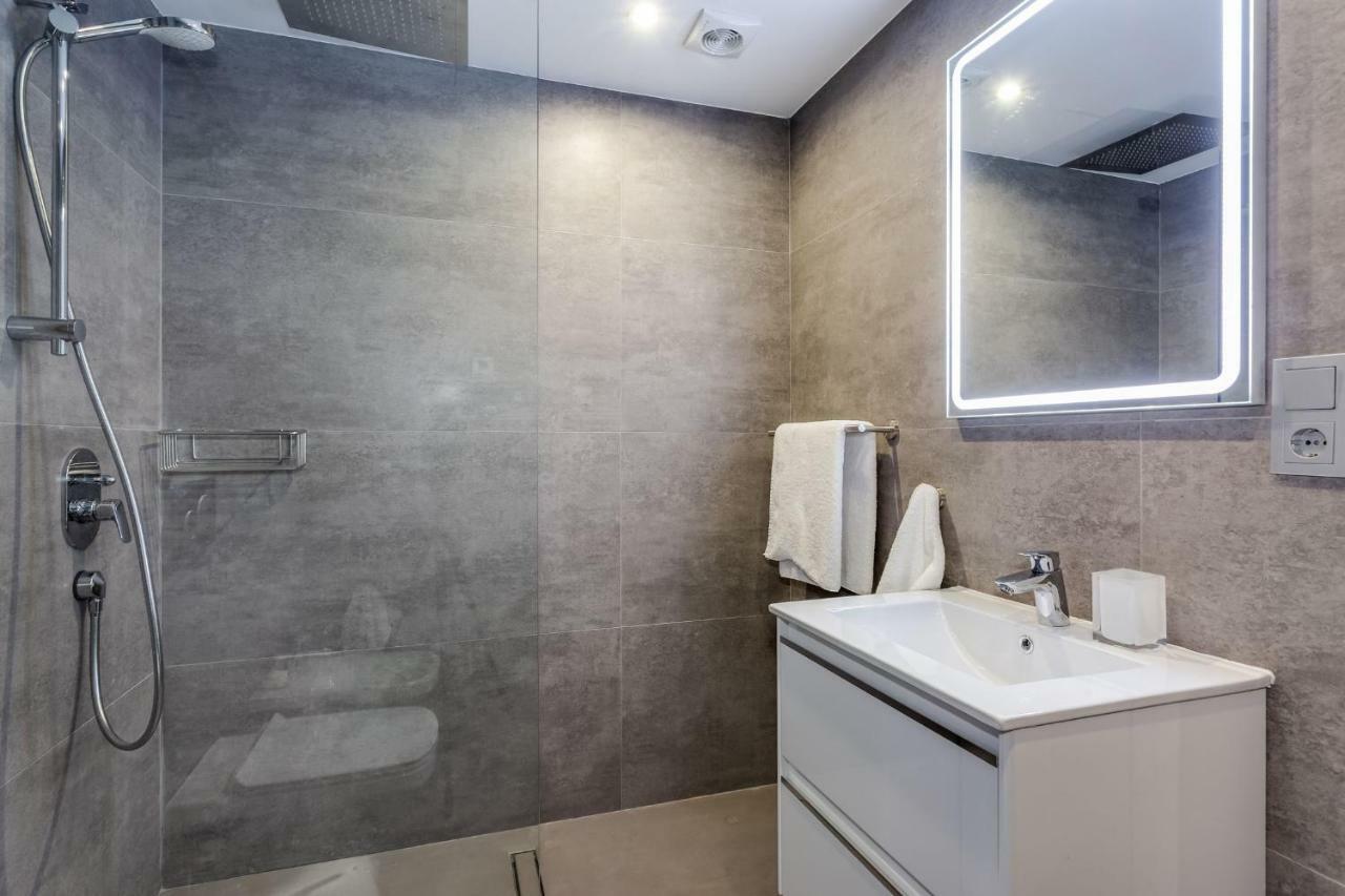 By Riva - Luxurious, Exclusive 2 Bedroom Apt Inside Puerto Banus マルベーリャ エクステリア 写真