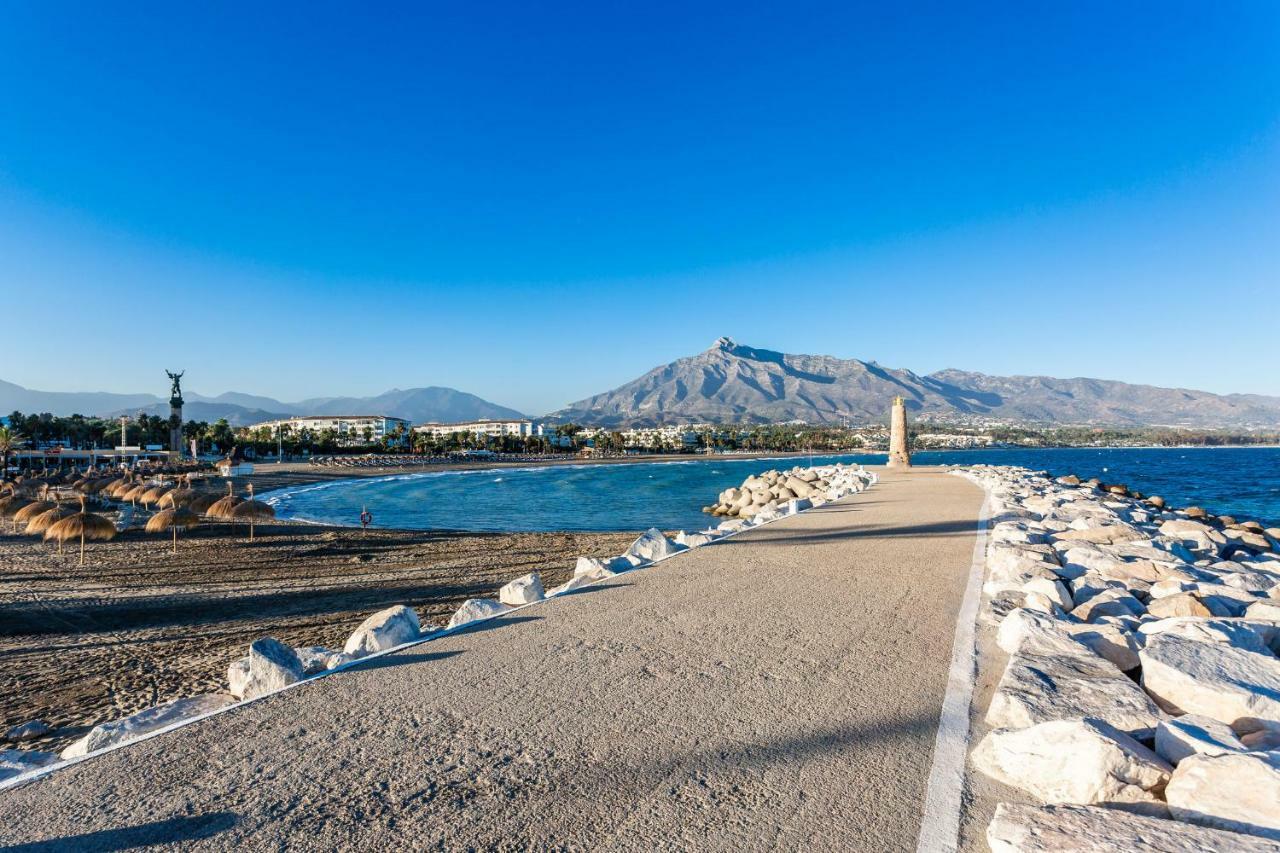 By Riva - Luxurious, Exclusive 2 Bedroom Apt Inside Puerto Banus マルベーリャ エクステリア 写真